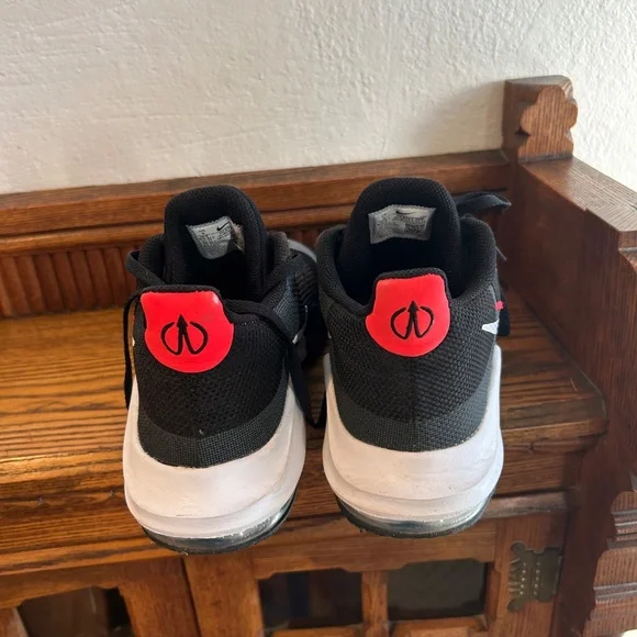 Nike Air Max "Impact 3" White, Black and Crimson *DC3725-009* Sneakers Size 9 - Picture 4 of 6